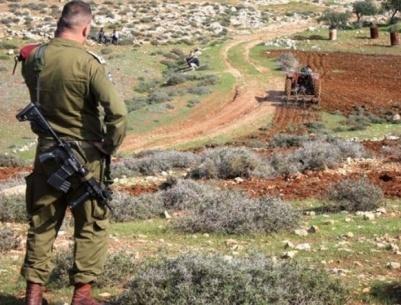 مستوطنون يستولون على خط مياه في الأغوار