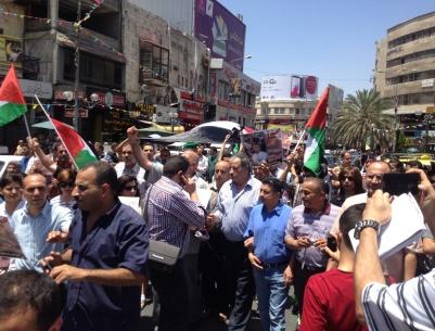 مسيرة في نابلس رفضا لإقامة محطة تنقية