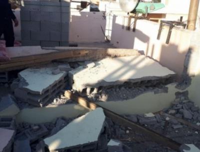 اصابتان وبحث عن عالقين في انهيار جدار قرب الرملة