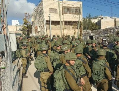 جنود الاحتلال يمنعون مدارس الخليل من احياء ذكرى عرفات