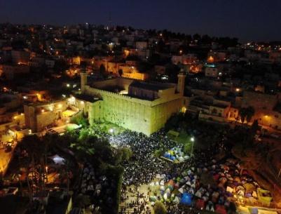 الخليل : 35 الف مستوطن يقتحمون الحرم الابراهيمي الشريف