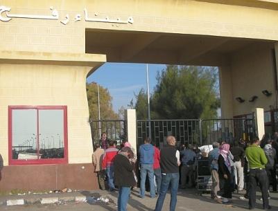 السلطة تتسلم معابر قطاع غزة