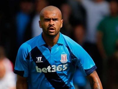 وفاة مدافع ستوك سيتي السابق عن 25 عاما