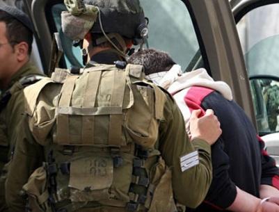 الاحتلال يعتقل فتى قرب يطا بزعم العثور على سكين بحوزته