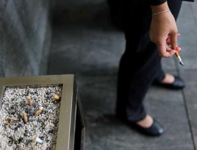 شركة تكافئ موظفيها غير المدخنين 