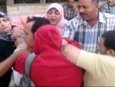 شاهد| ضرب أب مصري من أهل طليقته أثناء رؤية ابنته!