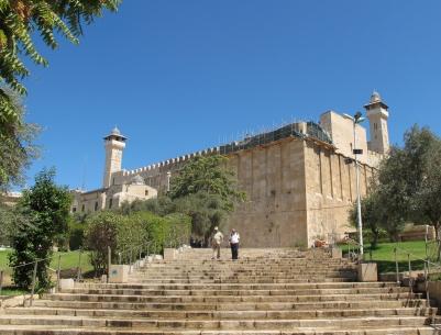 الخليل: الاحتلال يعتقل فتاة في البلدة القديمة ويغلق الحرم الإبراهيمي