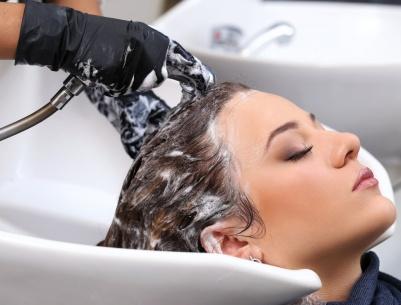 هل تستخدمين الشامبو الجاف بطريقة خاطئة؟