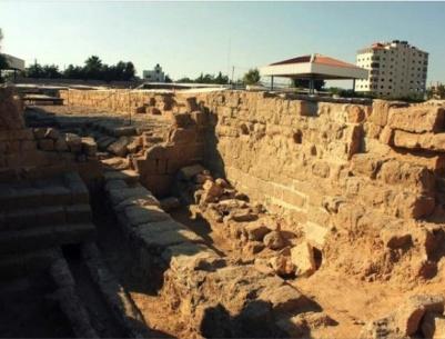 عودة أعمال التجريف بموقع تل السكن الأثري في غزة