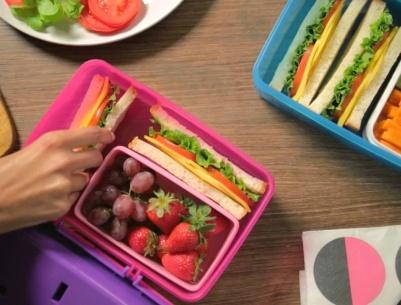 دراسة: تقديم المياه مع وجبات المدرسة يخفض معدل السمنة فى مرحلة الطفولة