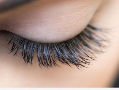 زيوت لتطويل الرموش طبيعياً