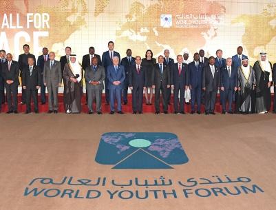 الرئيس يلتقي عددا من الشباب الفلسطينيين المشاركين في منتدى شباب العالم