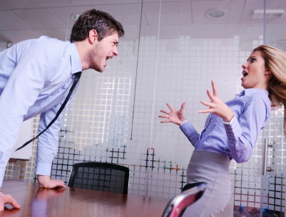 دلائل على كره زملاءك لك في العمل