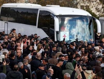 الاحتلال يفرج عن الدفعة السادسة من المعتقلين ضمن اتفاق وقف إطلاق النار