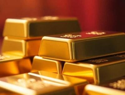 إرتفاع أسعار الذهب وتراجع النفط