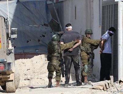 اعتقالات في الضفة.. مستوطنون يعتدون على مدرسة 