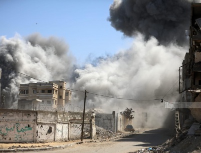 الاحتلال يواصل خرق اتفاق وقف إطلاق النار ويكثف عمليات نسف المنازل شرق مدينة غزة وخان يونس