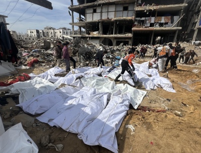 تواصل انتشال جثامين وخمسة شهداء في قطاع غزة