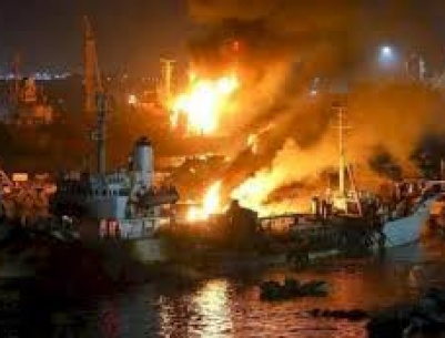 التحالف السعودي ينفذ ضربة جوية في ميناء المكلا باليمن