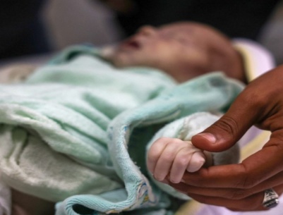 وفاة رضيع في دير البلح بسبب البرد القارس