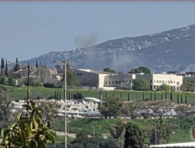 إصابة منزل بشكل مباشر: حزب الله يطلق رشقة صاروخية على الجليل