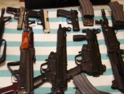 لائحة اتهام ضد ثلاثة من النقب بتهمة تهريب أسلحة من الأردن