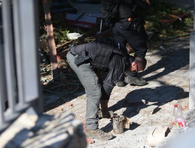 سقوط شظايا وسط إسرائيل بعد اعتراض دفعة صواريخ من إيران