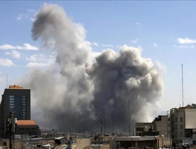 الحرب في يومها الـ25: هجمات متبادلة وغارات مكثفة في عمق طهران