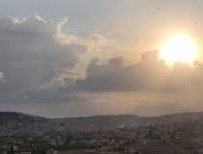 حالة الطقس: أجواء مغبرة ولا يطرأ تغير على درجات الحرارة