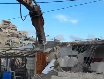 الاحتلال يجبر مواطنا على هدم غرفة سكنية في سلوان