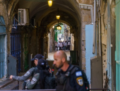 القدس: الاحتلال يجبر المحال التجارية في البلدة القديمة على الإغلاق
