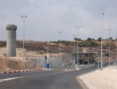 الاحتلال يواصل إغلاق حاجز بيت إكسا لليوم الثاني ويحتجز مركبات المواطنين