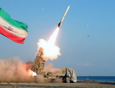 أمريكا وإيران تتبادلان الهجمات مجددا