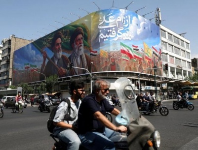 فايننشال تايمز: واشنطن تسعى لاتفاق شامل مع طهران يضم النووي ومضيق هرمز