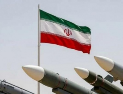 إيران: حرس الثورة يستهدف زورقاً أميركياً مسيّراً عند مدخل مضيق هرمز