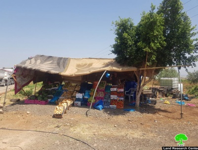 الاحتلال يخطر بإزالة عدد من بسطات الخضار في الأغوار الشمالية