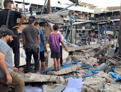إصابة خطيرة إثر قصف الاحتلال مدرسة تؤوي نازحين وسط غزة