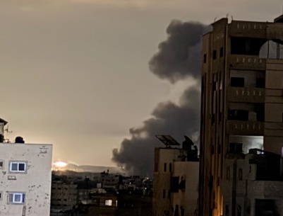 جيش الاحتلال يستهدف منازل مخلاة شرق غزة