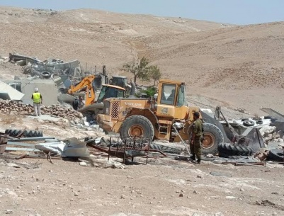 الاحتلال يهدم منازل ومنشآت للمواطنين في قرية جنبا بمسافر يطا