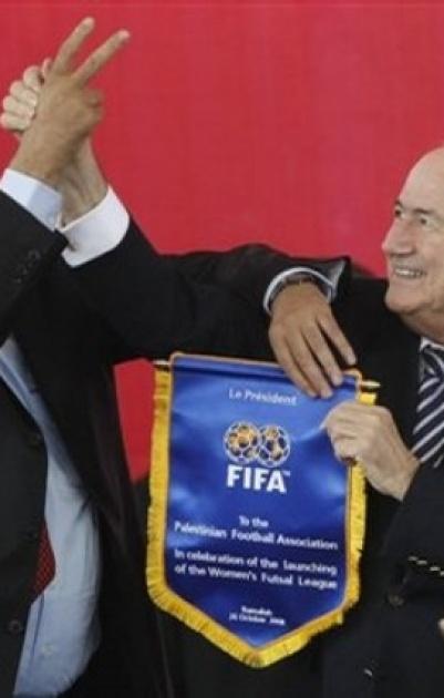 الرجوب: بلاتر مفوض بمعالجة معاناة الرياضة الفلسطينية جراء الاحتلال