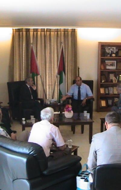 المحافظ حمايل يلتقي تيسير خالد لدفع عمليات توثيق اضرار الجدار