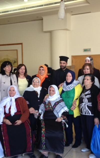 بالصور : مكرمة من الرئيس ابو مازن للامهات المسنات في بيت لحم