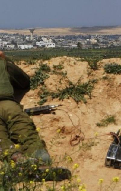 ألوية الناصر تتبنى قنص العامل على حدود غزة