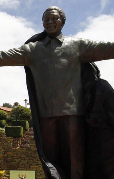 بالصور: أضخم تمثال لمانديلا