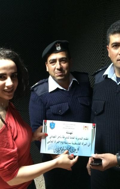 شرطة بيت لحم تكرم الزميلة الصحفية 