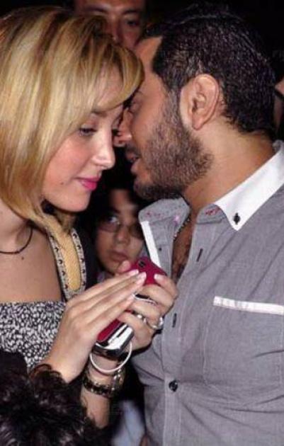تامر حسني يطلق زوجته الفنانة المغربية بسمة