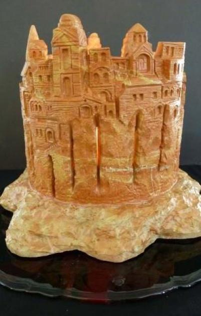 هدية بيت لحم لقداسة البابا نحتت من حجر الكنيسة