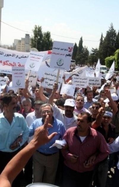 نقابة الموظفين: اضراب شامل يوم الخميس مع محاكمة بسام زكارنة