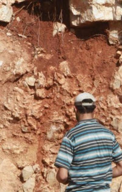 اجهزة تجسس اسرائيلية وراء 