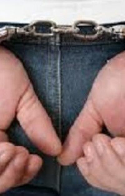 القبض على شخص انتحل شخصية مواطنة وشهر بها عبر (الفيسبوك) بالخليل